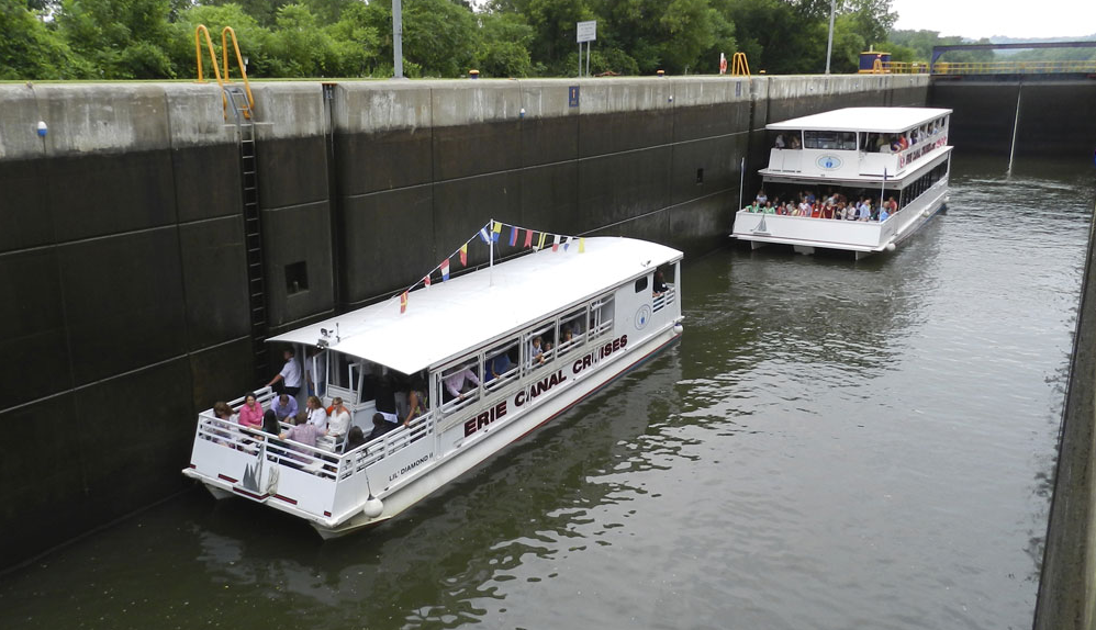 Traveling through Lock 18;  Image courtesy of Erie Canal Cruises.